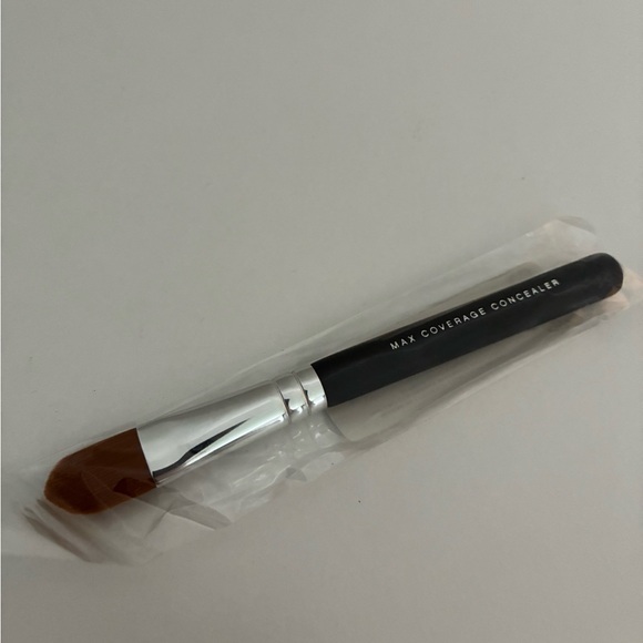 NWT bareMinerals Max Coverage Concealer Makeup Brush - Picture 2 of 3
